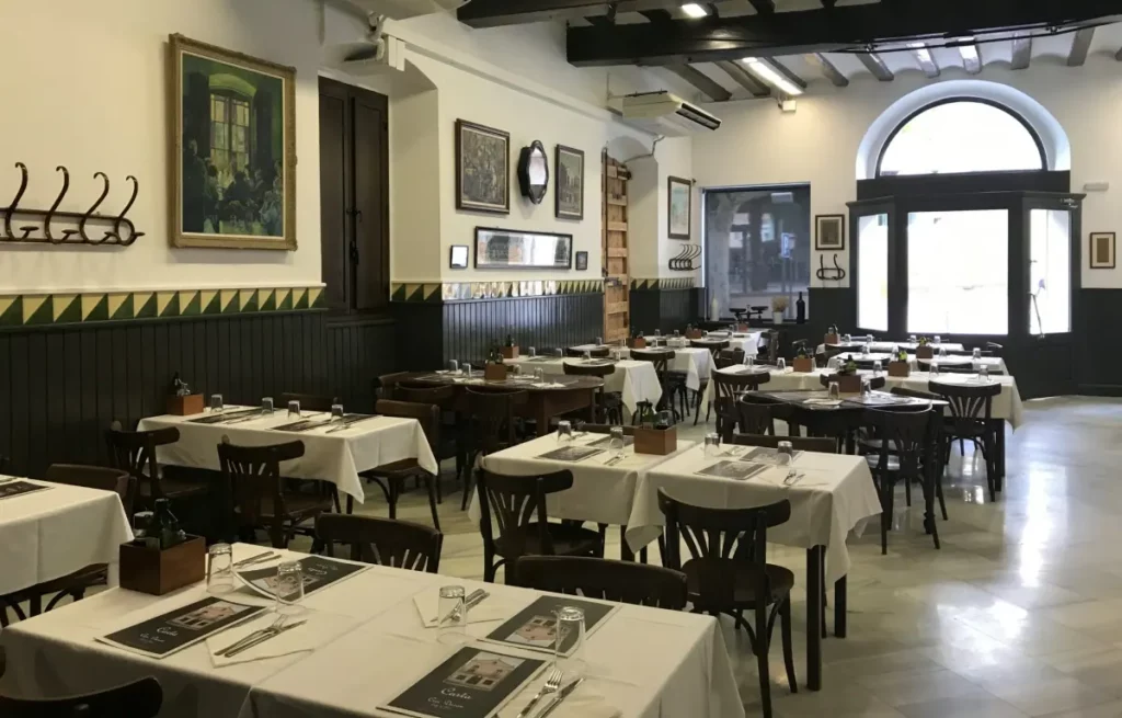 Comedor interior de restaurante tradicional en Alella Can Durán con mesas preparadas para servicio, ejemplo de restaurantes en Alella de cocina catalana y mediterránea.